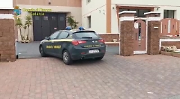 Il video del disinfettante illegale sequestrato dalla Gdf a Bronte