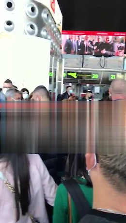 Aeroporto di Catania, caos per le autocertificazioni: code e proteste