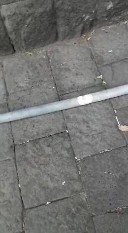 Catania, segnaletica stradale divelta e pericolosa in viale Libertà