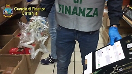 Misterbianco, in un negozio cinese sequestrate un milione e 779 mila luminarie natalizie non sicure