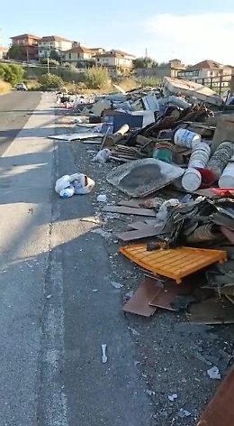 Librino (CT), una delle tante discariche a cielo aperto