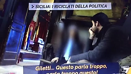 Palermo, impiegati mangiano arancine e fumano al Comune