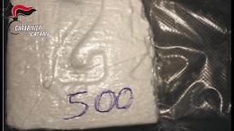 Le piazze di spaccio, la droga, le armi: il video dell'operazione "La cosa"