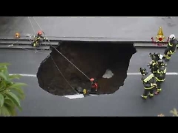 Valverde, auto inghiottita: ecco come &egrave; stata recuperata