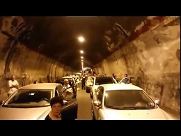 Siculiana, crolla volta della galleria, automobilisti intrappolati