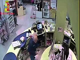 Catania, poliziotto sventa rapina