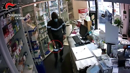 Le rapine in banca e in farmacia del  rapinatore seriale di Paternò