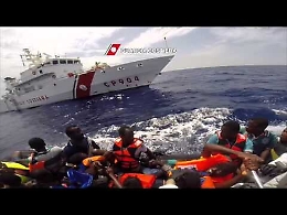 Nave Fiorillo soccorre migranti