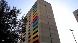 Emergenza abitativa a Catania, sit-in ai piedi del “palazzo di cemento”