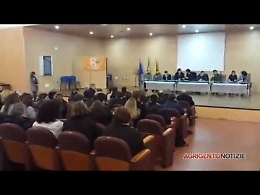 Lello Analfino le "canta" al deputato Di Mauro