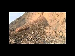 Agrigento, crolla costone, bagnanti sfiorati