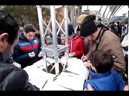 Tutti pazzi per le figurine