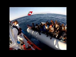 Nave Fiorillo soccorre migranti