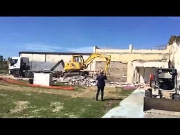 Catania, la demolizione del lido dell'Università