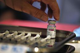 AstraZeneca, psicosi a Caltanissetta: all'hub vaccini da 1.500 al giorno somministrate solo 194 dosi