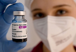 Astrazeneca, Aifa rassicura sul vaccino: &laquo;Nessuna causalit&agrave; con le morti&raquo;