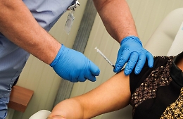 Covid, sì alla quarta dose del vaccino: è arrivato anche l'ok dell'Aifa