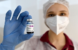 Vaccino AstraZeneca, la procura di Catania: «Dalle nostre indagini non emergono rischi»