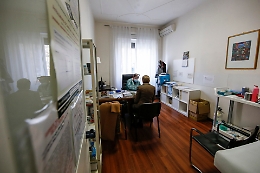 Sicilia, un potenziale di 6.000 vaccinatori fermi al palo: l'accordo (dimenticato) coi medici di famiglia