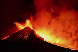 Uno studio dell'università di Catania trova il “motore” delle eruzioni dell'Etna