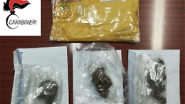 Floridia, arrestato pusher che si faceva spedire l'hashish per posta