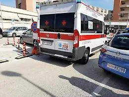 Operatori del "118" aggrediti dall&rsquo;uomo che stavano soccorrendo