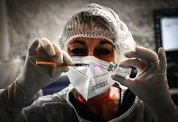 Vaccini covid: la Sicilia tra le migliori in Italia: riesce a utilizzare quasi 9 dosi su 10