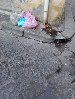 Adrano (Ct): i cittadini pagano le tasse ma il servizio della raccolta differenziata non funziona