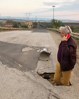 Chiaramonte Gulfi, SS 514 CT-Rg: l'apertura di una voragine preoccupa un cittadino