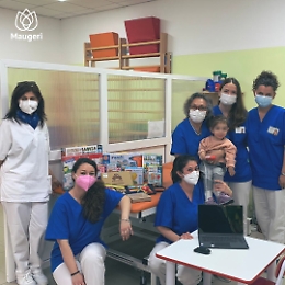 Sciacca, Simona pittrice a 3 anni  per curare una malattia rara