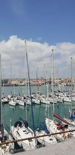 Tappa di "Linea Blu-Porti d'Italia" alla scoperta delle eccellenze tecnologiche di Catania, del suo porto e della sua costa