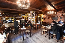 Riaperture, al via una settimana decisiva: ecco quando ritorneremo a cena fuori