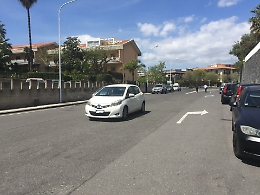 Catania: sosta “giniusa” davanti l'Istituto Parini