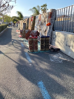 Catania, lungomare occupato dai venditori abusivi