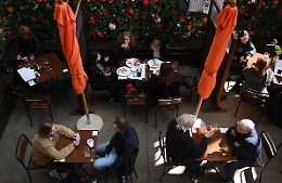 Bar, ristoranti, palestre, cinema, teatri: così l'Italia vuole riaprire