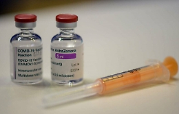 Diciotto morti su 32 milioni di vaccini, Speranza: «Astrazeneca sicuro»