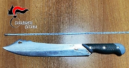 Catania, minaccia ex compagna con un machete per soldi: arrestato