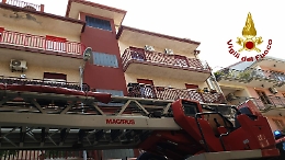 Aci Catena, un morto e un intossicato per l'incendio di un appartamento