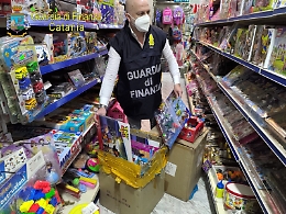 Oltre 25 mila articoli contraffatti scoperti a Catania e provincia: sequestrati