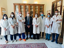 Operata al cervello da sveglia al "Garibaldi-Centro" intona canzoni di Mina