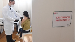 Vaccini, in Sicilia da domani prenotazioni dei 50enni e via al piano “isole Covid free”