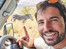 Gabriele Saluci, il videomaker gelese che gira il mondo e “parla” alle zebre