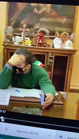 De Luca e Armao, scontro "audio": «Fate schifo», «Sucati un prunu»