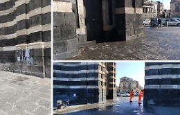 Catania: ripulita la Porta Garibaldi, imbrattata dagli spacciatori