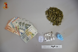 Biancavilla, al bar si spacciavano cocaina e marijuana: due arresti