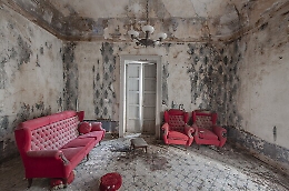 «Fotografo la Sicilia decadente per conservarne la bellezza»