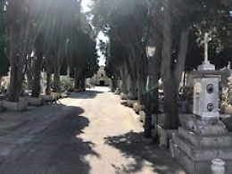 Castelvetrano, vandalizzata la tomba del suocero del capo dei vigili urbani