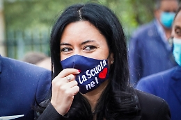 Scuola al 100%, il dietrofront del governo e la “vendetta” della Azzolina: «Draghi finora non ha fatto nulla»