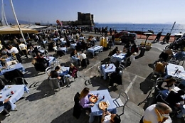 Covid, più di metà Italia in giallo: i primi a ripartire sono i ristoratori