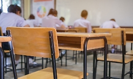 Scuola, così fan tutti (o quasi): prof "gratis" per fare punteggio. E c'è chi denuncia